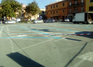 Le strisce blu in piazza Moro a Cerveteri