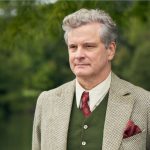Colin Firth è mr. Godfrey Niven-Lucky Red