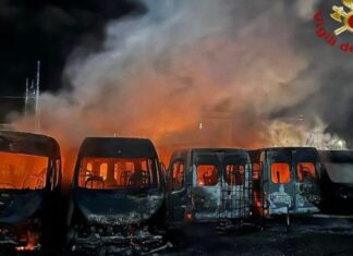 22 scuolabus incendiati a Ostiense