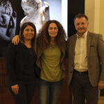 al centro la Direttrice del MuVet Simona Rafanelli con l’attore-regista Agostino De Angelis e Desirée Arlotta Presidente ArcheoTheatron
